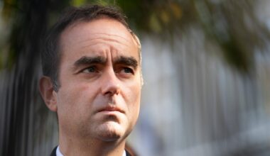 Premierminister Sebastien Lecornu mit angespanntem Gesichtsausdruck