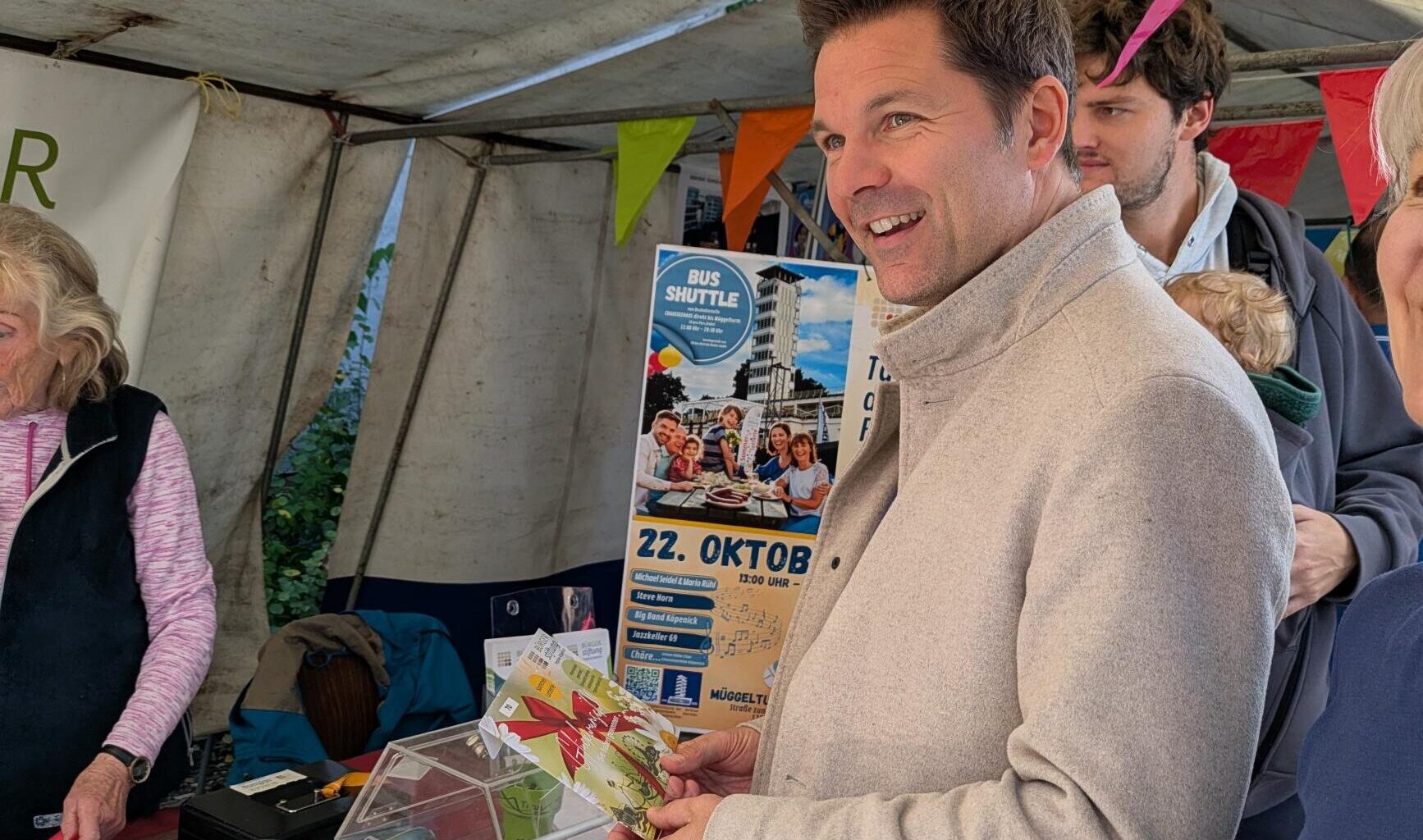 Steffen Krach unterwegs in ganz Berlin