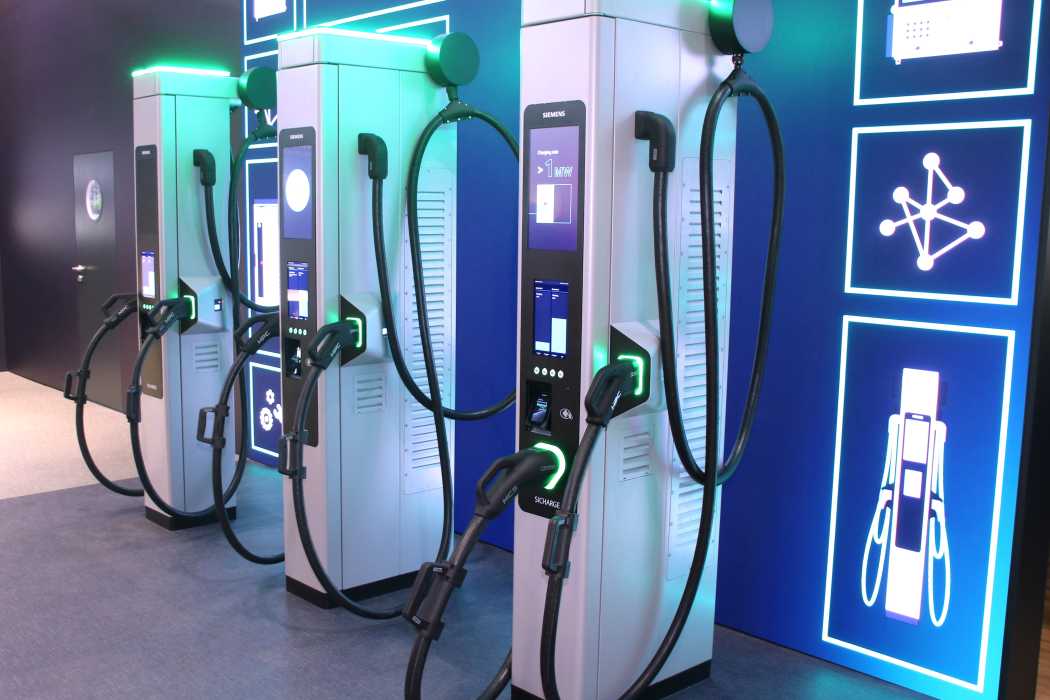 Busworld Europe 2025: Siemens stellt Megawattlader vor - Schnellladen, Betriebshof, Tanken und Laden, Elektromobilität (E-Mobilität) | News | busplaner - Technik - ÖPNV