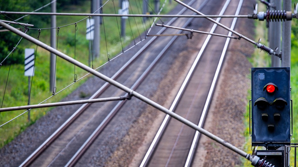 Bahnstrecke Halle-Sangerhausen vier Wochen gesperrt – Fahrgäste müssen umsteigen