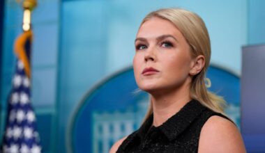 Trump-Sprecherin beleidigt Journalisten, anstatt zu antworten