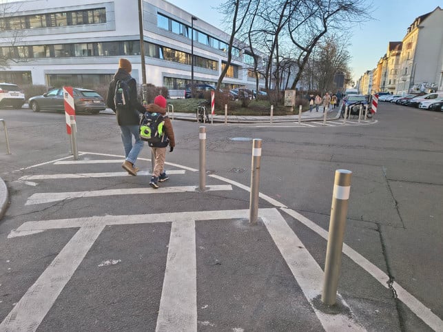 Stadt Leipzig Schulwegnase 2 Leipzig errichtete Gehwegnasen vor Schulen.