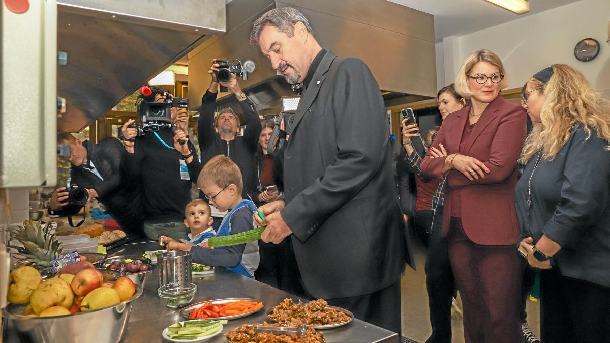 Wenn der Ministerpräsident Gürkchen schneidet