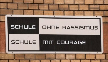 Rechtsextremismus: Mehr Vorfälle an Schulen