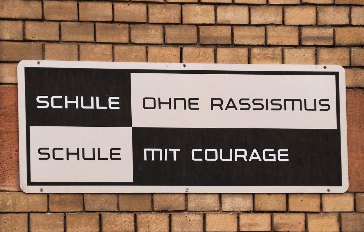 Rechtsextremismus: Mehr Vorfälle an Schulen