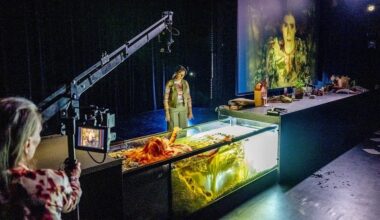 "Staubfrau": Am Theater in Leipzig feiert Stück über Gewalt gegen Frauen Premiere