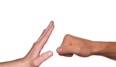 Körperliche Gewalt rechtfertigt fristlose Kündigung