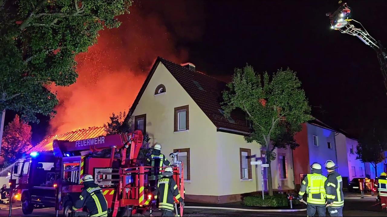 Baden-Württemberg: BW-Newsticker am Morgen: Großbrand in Karlsruhe, Streit um Kompass 4 geht weiter, Elch im Schwarzwald unterwegs