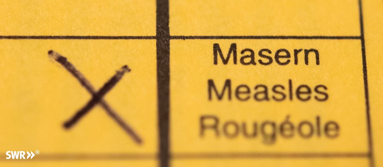 Masernausbruch in Karlsruher Freikirche (Symbolbild) | dpa Bildfunk, Tom Weller Masernausbruch in Karlsruher Freikirche, Impfausweis mit Kreuz