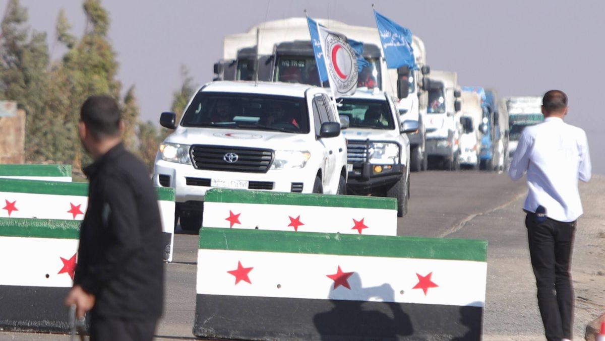 Der Rote Halbmond liefert humanitäre Hilfe in die im Süden Syriens gelegene Provinz Suwayda