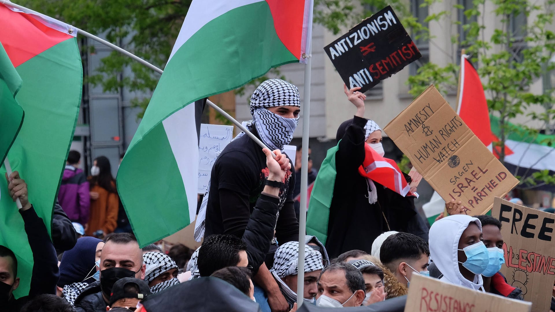 Teilnehmer einer Pro-Palästina-Demo in Frankfurt (Archivbild):
