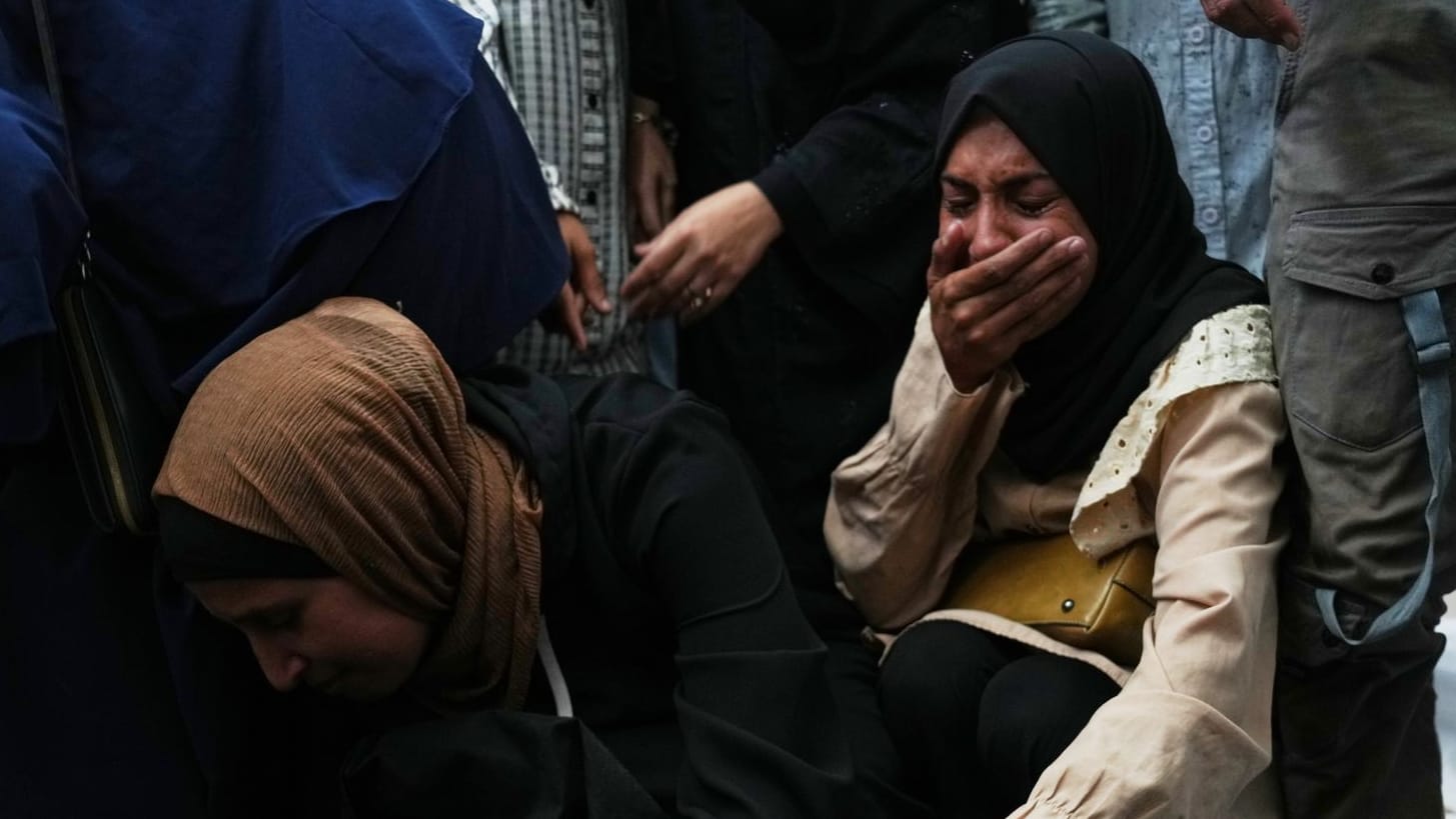 Trauer in Deir al-Balah: Bei israelischen Luftangriffen gab es Tote. Trauer in Deir al-Balah: Bei israelischen Luftangriffen gab es Tote.