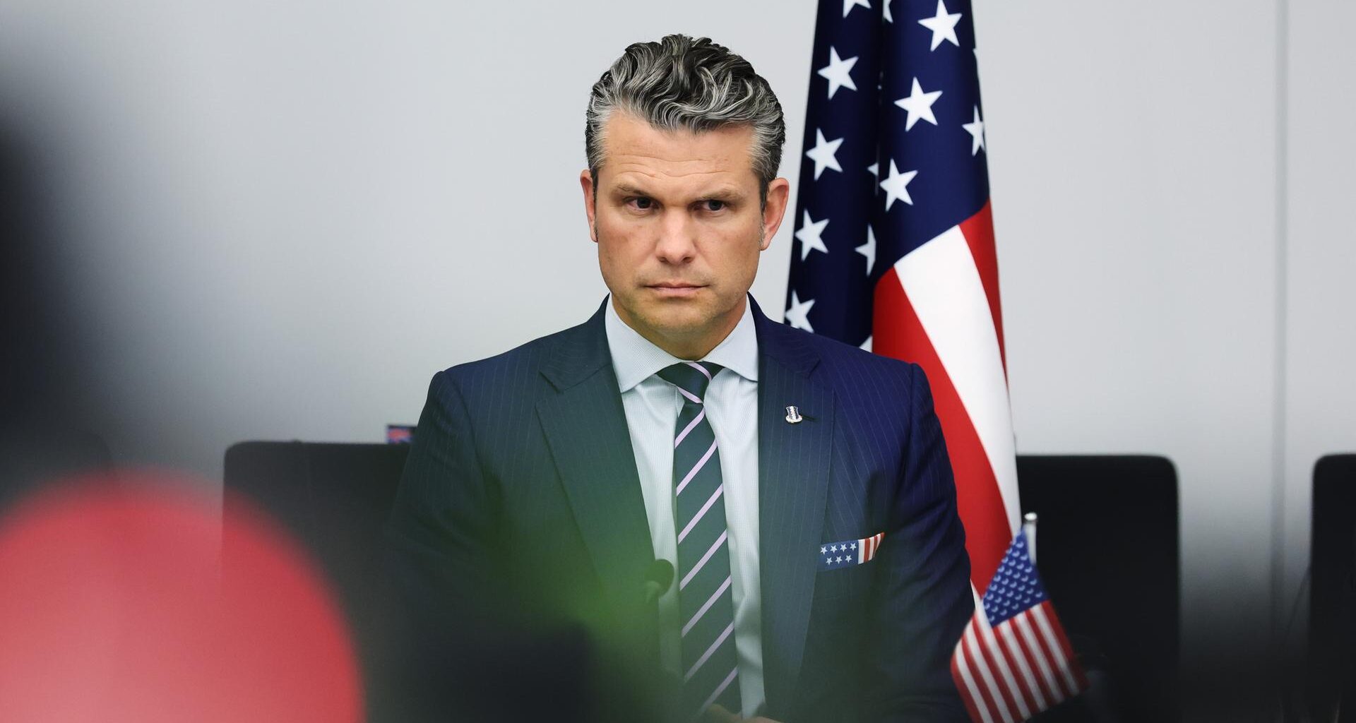 US-Verteidigungsminister Pete Hegseth spricht bei einem Treffen der Ukraine-Verteidigungskontaktgruppe im NATO-Hauptquartier in Brüssel.