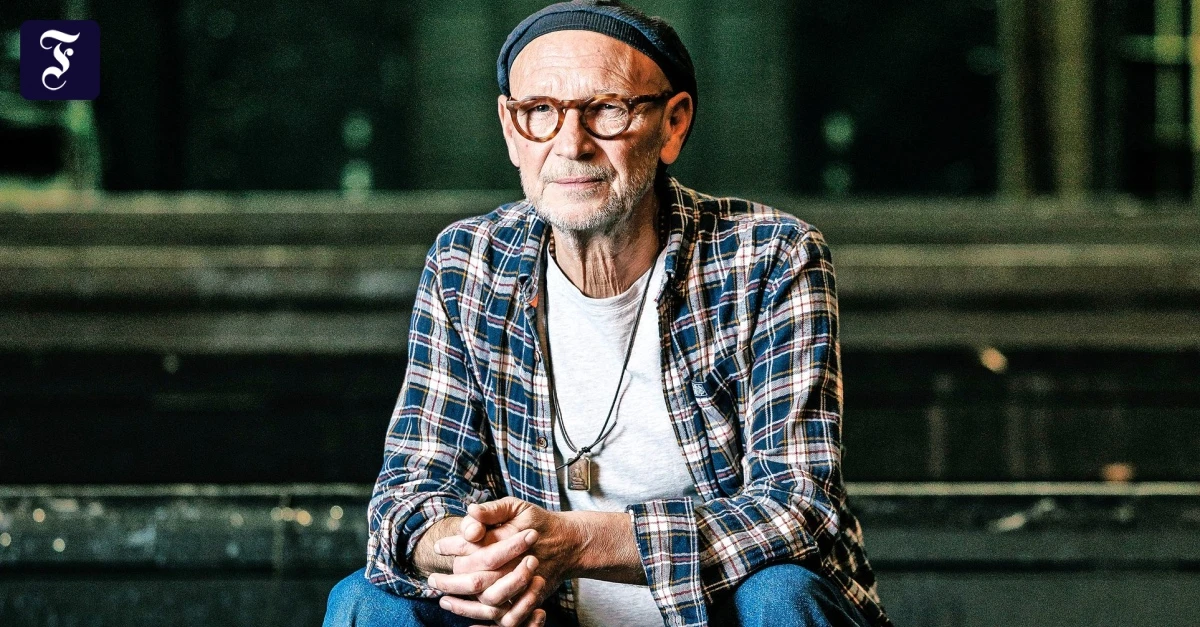 Regisseur Luk Perceval verbindet Theater und Yoga