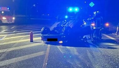 Verkehrsunfall in Bochum-Harpen - Fahrzeug überschlägt sich
