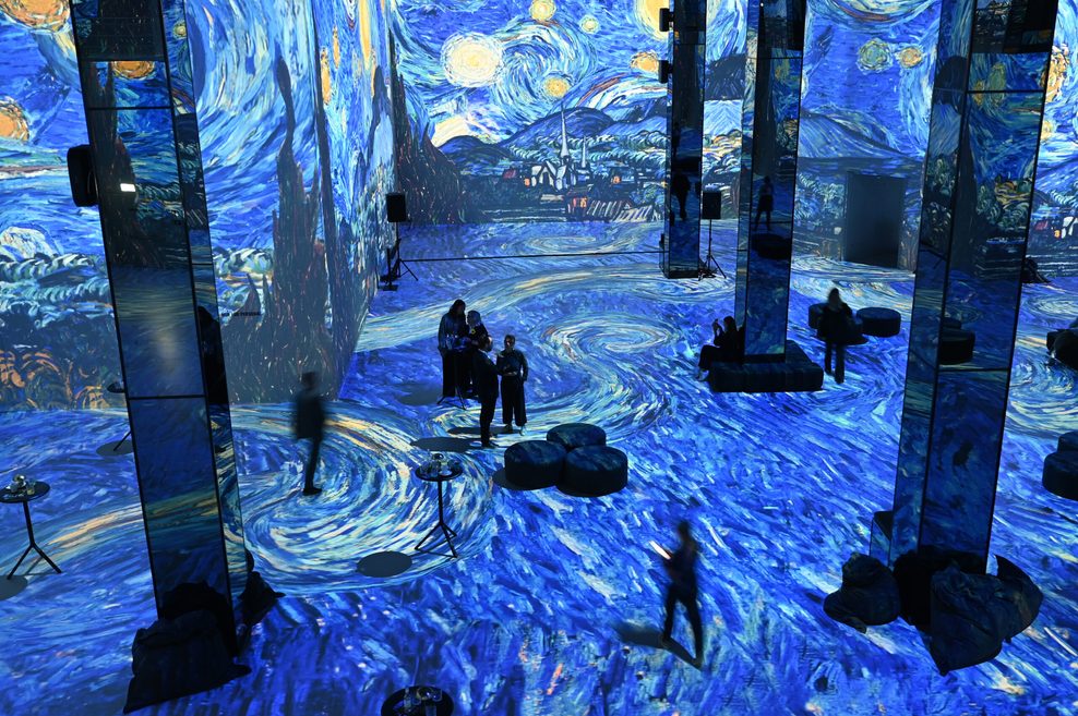 Blick von der Aussichtsplattform auf die Ausstelllungsräume.