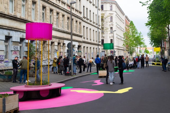 Eröffnung eines Superblocks in Leipzig Eröffnung eines Superblocks in Leipzig, in dem der Autoverkehr umgeleitet wird.