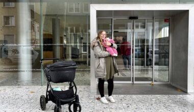 Mönchengladbach: Baby vor Bibliothek geboren