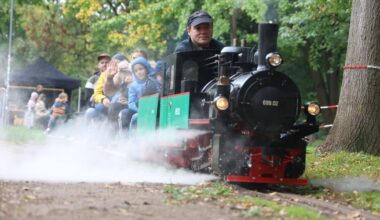 Letzte Runde der Dampfbahn Leverkusen durch den Stadtpark