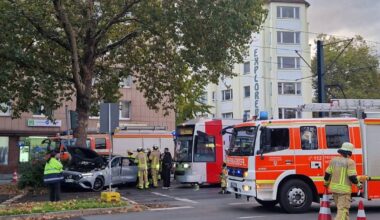 Unfall mit Straßenbahn und Auto in Düsseldorf