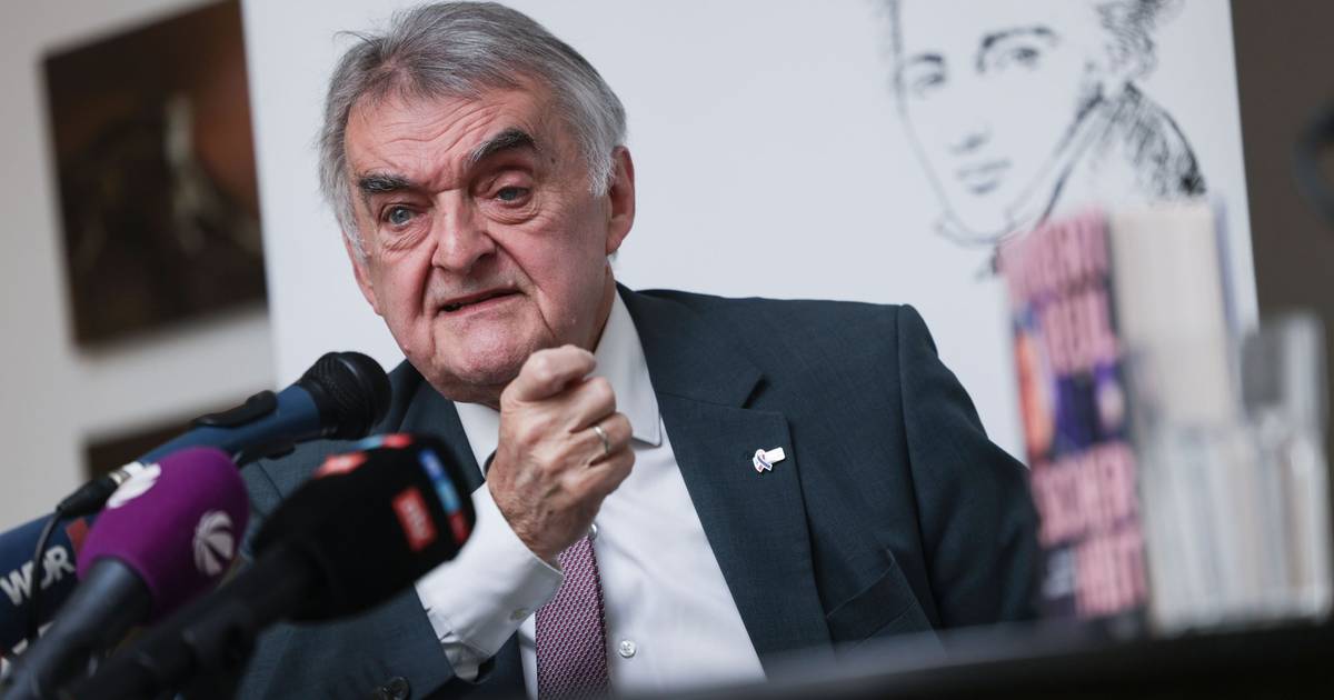 Herbert Reul stellt Buch in Düsseldorf vor über Clans in NRW