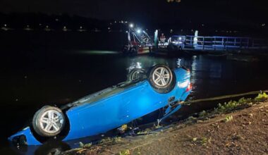 Auto rollt in Baldeneysee – 2 Männer retten sich selbst