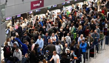 Flughafen Düsseldorf: Lange Wartzeiten zum Ferienstart