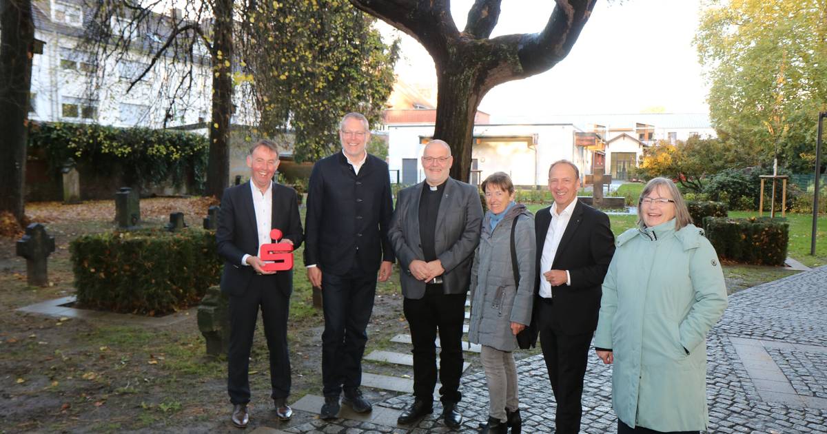 Friedhof hinter der Remigiuskirche in Viersen umgebaut