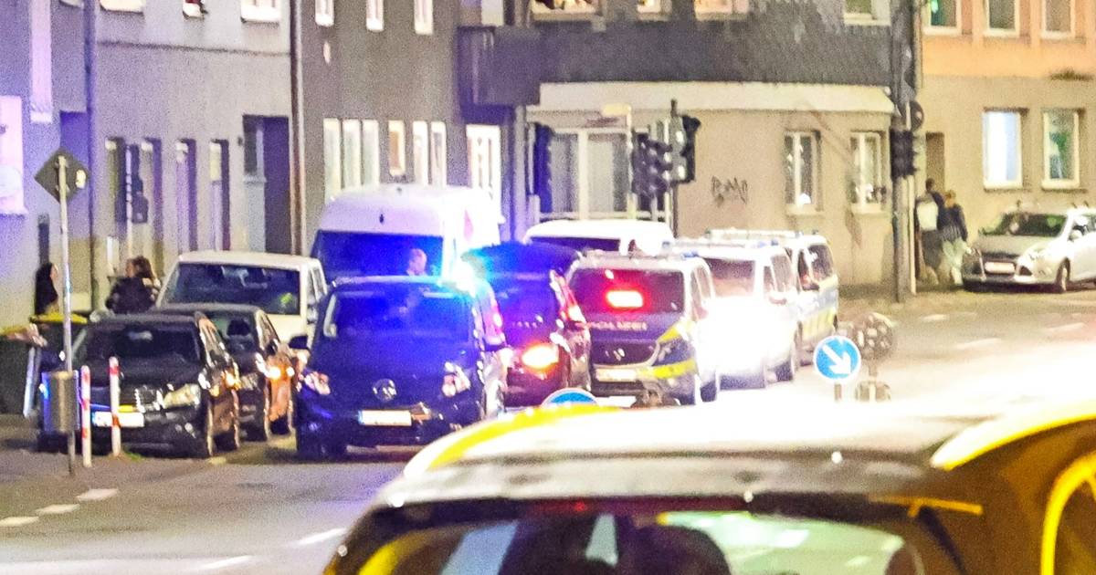 Angriffe mit Samuraischwert und Fleischermesser in Wuppertal: Angeklagter schweigt
