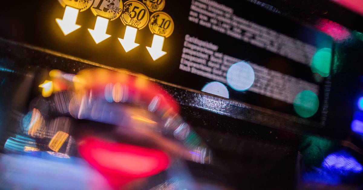Düsseldorf-Stadtmitte: Raub auf Spielhalle - Täter attackiert Angestellte