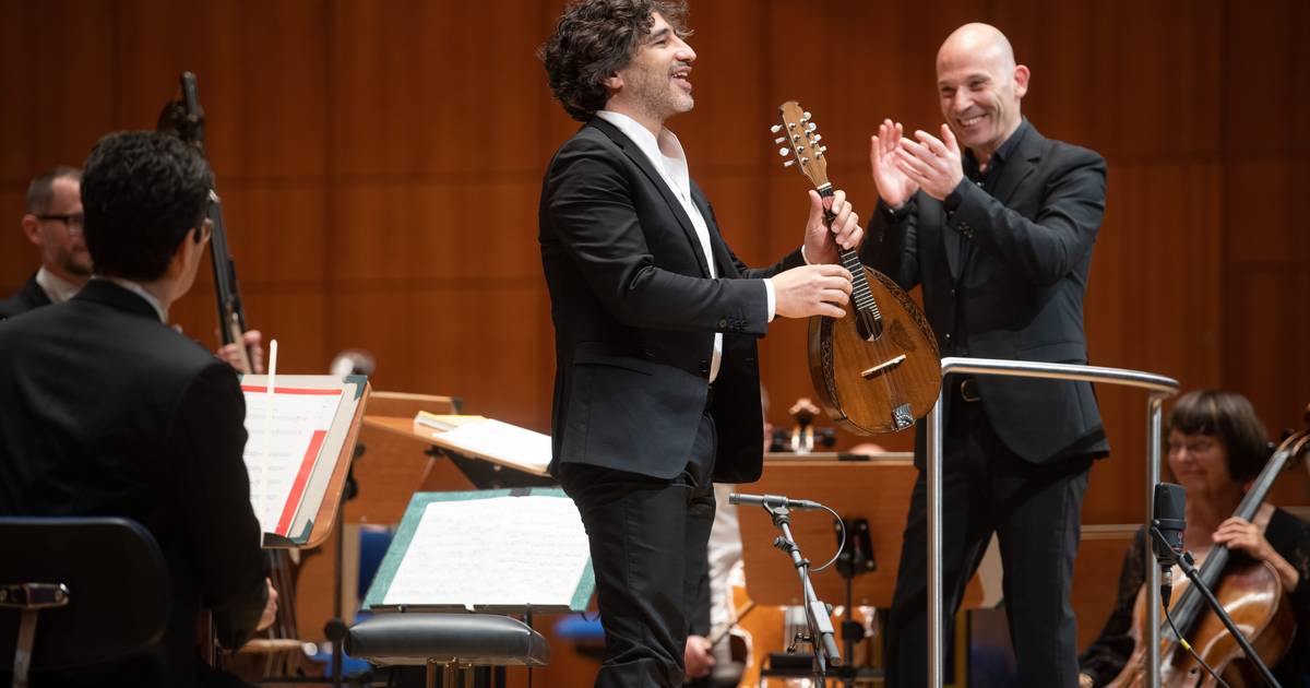 Avi Avital als charismatischer Gastkünstler an der Mandoline