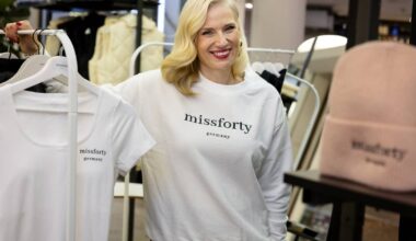 Carolin Handschuh stellt Missforty in den Schadow Arkaden aus