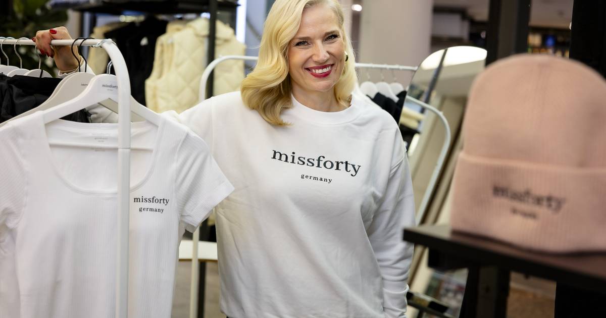 Carolin Handschuh stellt Missforty in den Schadow Arkaden aus