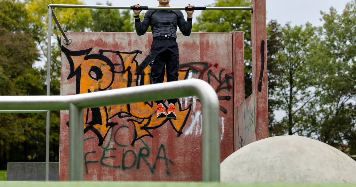 Düsseldorf: Weltrekord im Liegestützen - Wie Ilja Mazar sich ins Guinnes-Buch eintrug