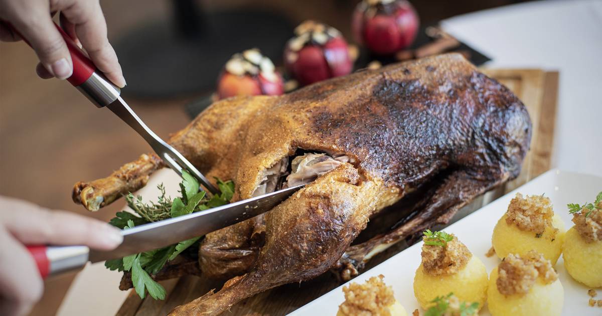 So gelingt der Gänsebraten und das kostet die Gans 2025