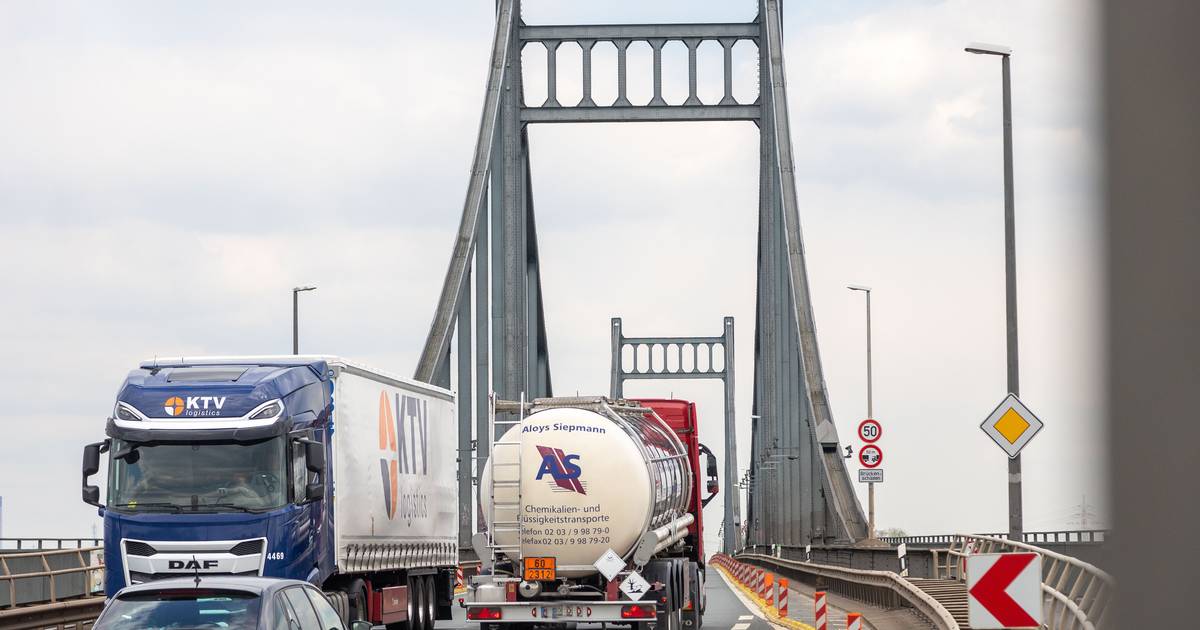 Bauarbeiten an der Uerdinger Rheinbrücke