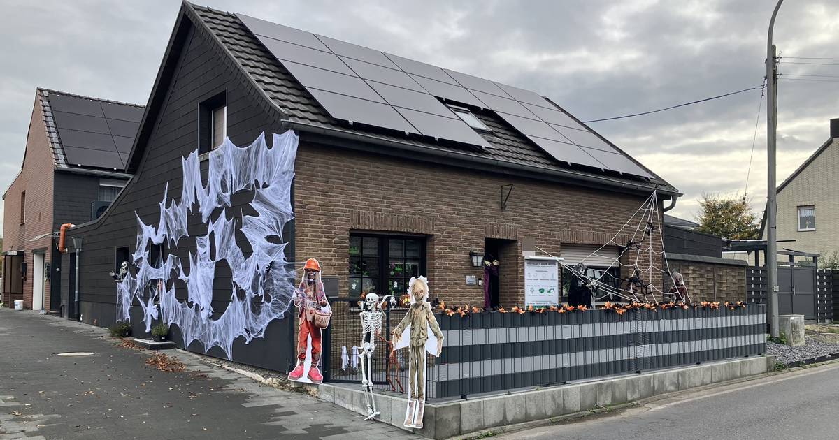 Gruselig geschmücktes Haus in Viersen