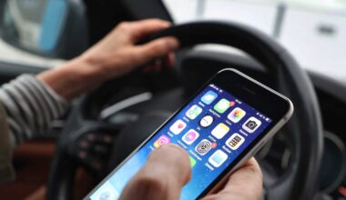 Handy am Steuer - Polizei Mönchengladbach ahndet viele Verstöße