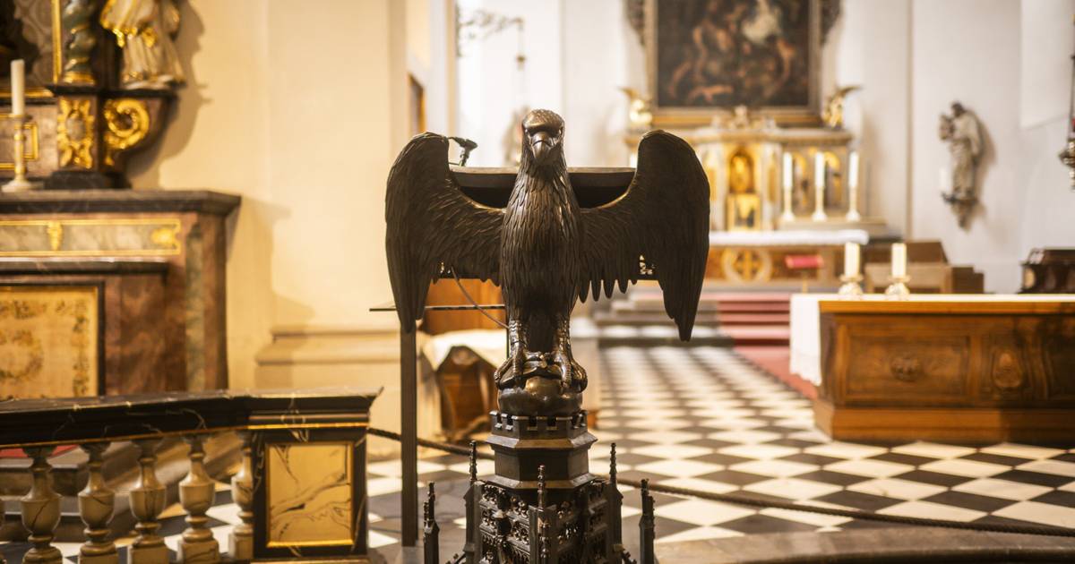 Der bronzene Adler der Maxkirche