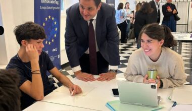 Schüler diskutieren über Demokratie in Europa