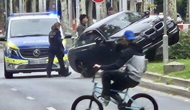 20-jähriger BMW-Fahrer baut Unfall nach Drifting-Manöver