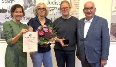 Beatrix Wolters bekommt Stadtplakette in Bronze
