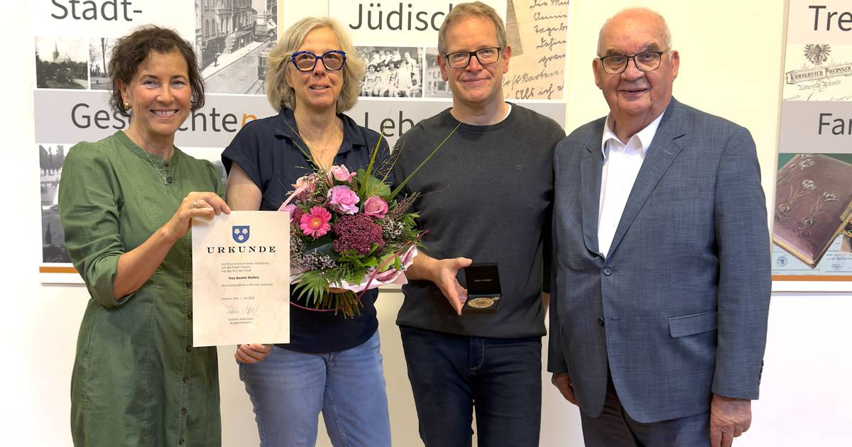 Beatrix Wolters bekommt Stadtplakette in Bronze