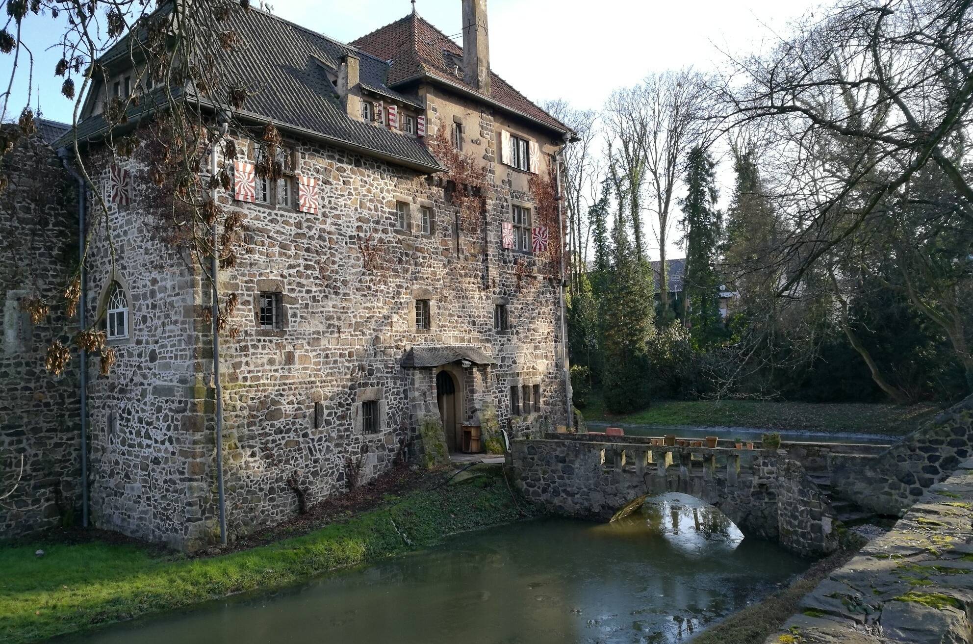  Wohl das berühmteste Gebäude in Vilich: die historische Wasserburg Lede. 