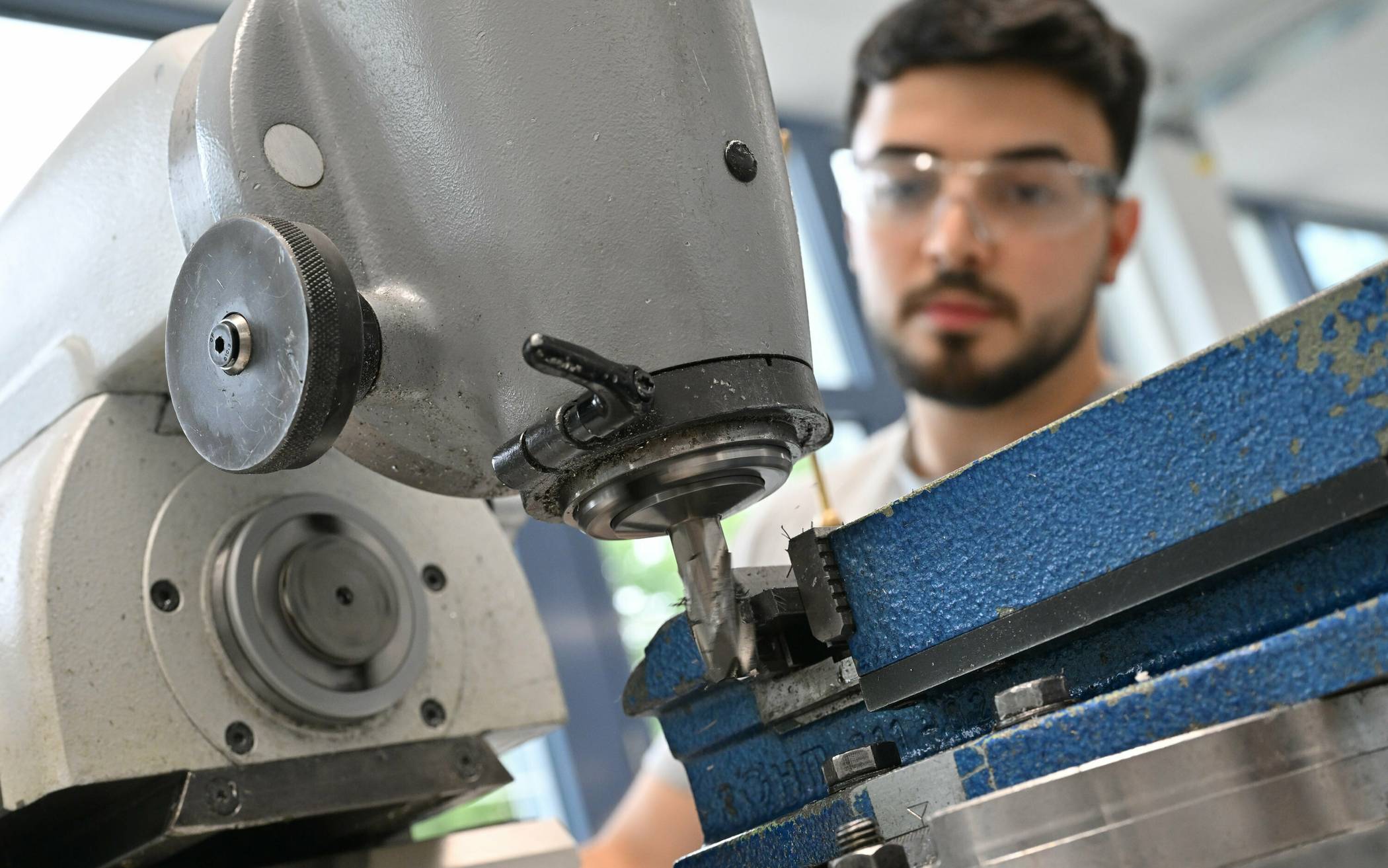 Die Zahl der Ausbildungsstellen und der Bewerbenden in Bonn und der Region steigt. Trotzdem herrscht weiterhin Personalbedarf.