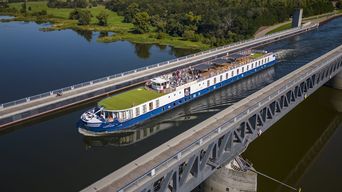 Flusskreuzfahrt von Berlin nach Kiel: Technikwunderwerke, Schiffskarawanen und viel Landschaft
