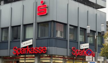 Nordrhein-Westfalen: Prozess in Düsseldorf: Bank verweigert Frau die Auszahlung der Altersvorsorge