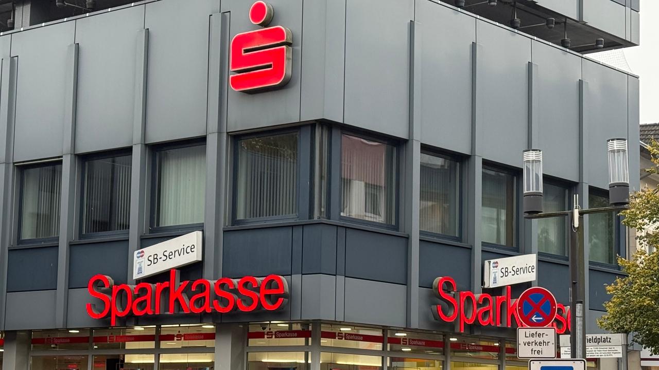 Nordrhein-Westfalen: Prozess in Düsseldorf: Bank verweigert Frau die Auszahlung der Altersvorsorge