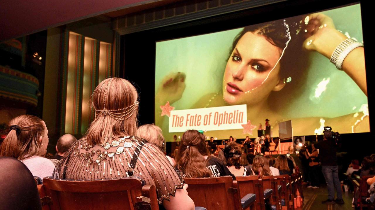 Nordrhein-Westfalen: "The Life of a Showgirl": Fans feiern neues Album von Taylor Swift