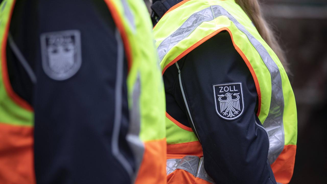 Nordrhein-Westfalen: Zoll findet am Flughafen Köln/Bonn Drogen im Wert von 2,1 Millionen Euro